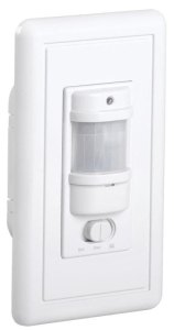 Детектор движения ДД 028 1200 Вт угол обз. 140 град., дальн. 9 м, IP20 бел. IEK LDD12-028-1200-001